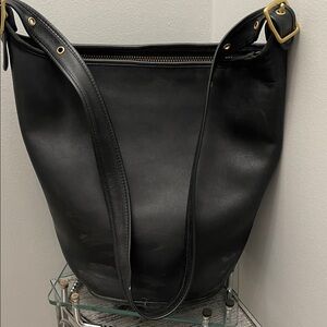 Vintage Coach Black Leather Shoulder Bag